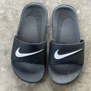 Nike Kawa Slide Sandals Lightweight Black White Logo Little Boys Sz 13c